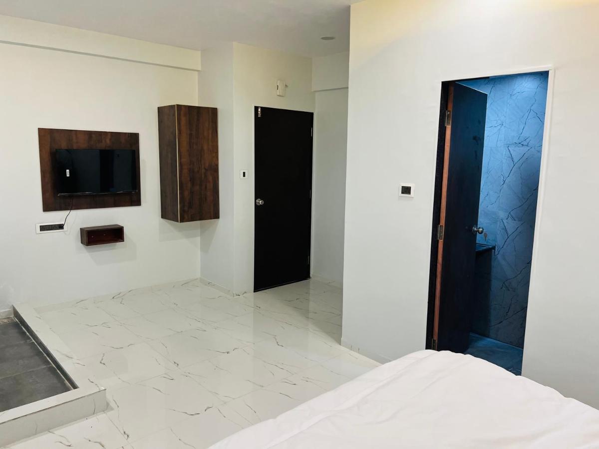 Hotel New City Light Surate Exterior foto